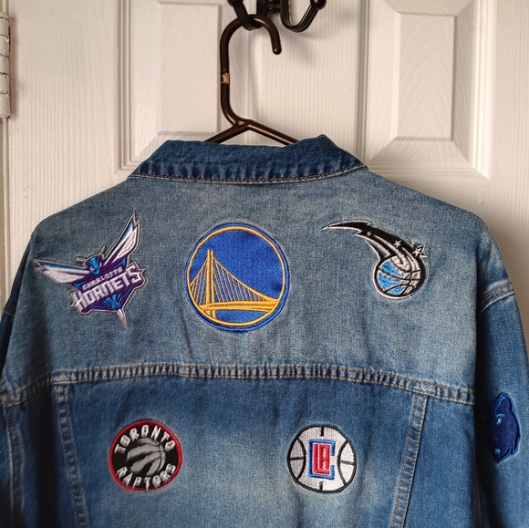 Ultra Game NBA Distressed Multi-Team Denim Patch Jean Jacket - Picture 4 of 13